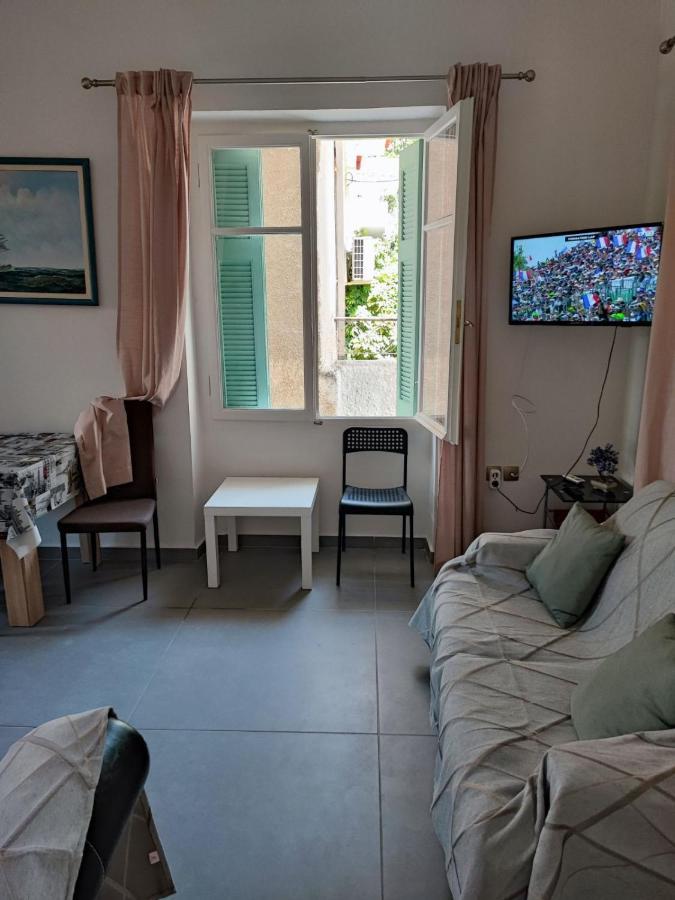 דירות נאפפליו Ευχάριστο Σπίτι Στο Κέντρο Της Πόλης Του Ναυπλίου. מראה חיצוני תמונה